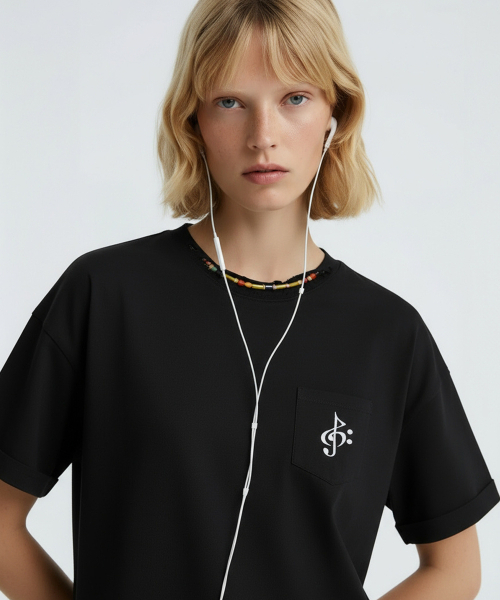 2113 STUDIO(イイルイルサムスタジオ)の「コンバーチブルストーンチョーカーティーシャツブラック(Tシャツ/カットソー・レディース・その他・FREE)」の3枚目の写真