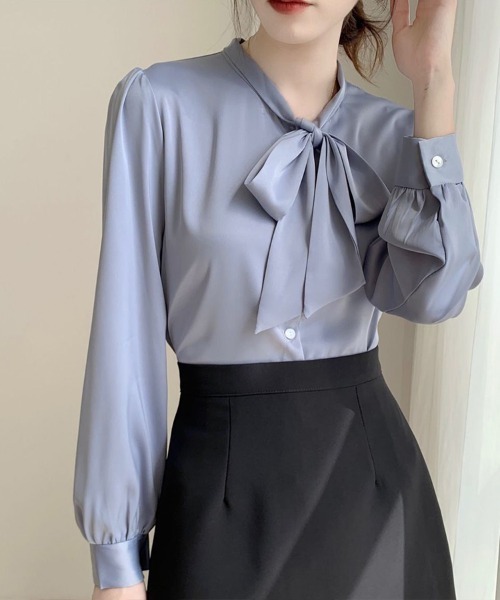 Flugge(フラッジー)の「シルクタッチリボンブラウス(シャツ/ブラウス・レディース・ベージュ/ブルー/ホワイト・MEDIUM/LARGE)」の6枚目の写真