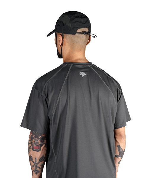 WHILE（ワイル）の「UV遮断 機能性クールTシャツメンズ(CHARCOAL)（Tシャツ/カットソー・メンズ・その他・LARGE/X-LARGE）」の4枚目の写真