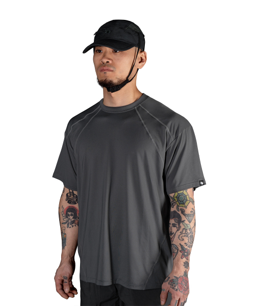 WHILE（ワイル）の「UV遮断 機能性クールTシャツメンズ(CHARCOAL)（Tシャツ/カットソー・メンズ・その他・LARGE/X-LARGE）」の5枚目の写真
