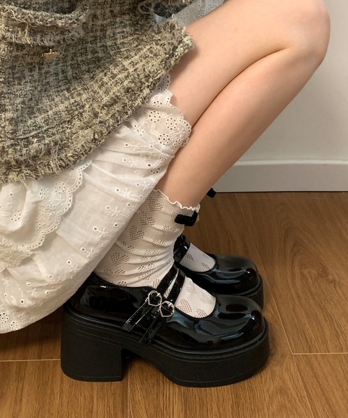Lace Ladies(レースレディース)の「パテント調 ダブル ストラップ 厚底 ヒール パンプス(パンプス・レディース・ブラック/アイボリー・22.5cm/23cm/23.5cm/24cm/25cm/24.5cm)」の4枚目の写真