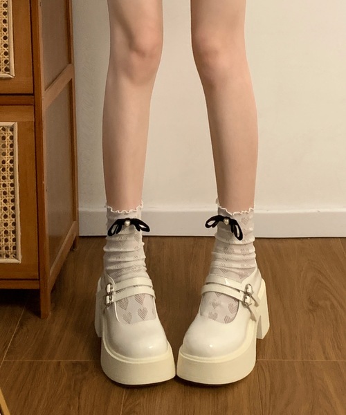 Lace Ladies(レースレディース)の「パテント調 ダブル ストラップ 厚底 ヒール パンプス(パンプス・レディース・ブラック/アイボリー・22.5cm/23cm/23.5cm/24cm/25cm/24.5cm)」の8枚目の写真