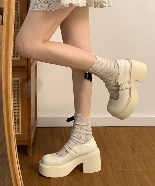 Lace Ladies(レースレディース)の「パテント調 ダブル ストラップ 厚底 ヒール パンプス(パンプス・レディース・ブラック/アイボリー・22.5cm/23cm/23.5cm/24cm/25cm/24.5cm)」の9枚目の写真
