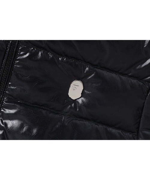 A BATHING APE（アベイシングエイプ）の「LINE CAMO DEBOSSED REGULAR FIT DOWN JACKET（ダウンジャケット/コート・メンズ・ブラック/グリーン・X-LARGE/SMALL/MEDIUM/LARGE/XX-LARGE）」の7枚目の写真