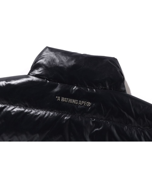 A BATHING APE（アベイシングエイプ）の「LINE CAMO DEBOSSED REGULAR FIT DOWN JACKET（ダウンジャケット/コート・メンズ・ブラック/グリーン・X-LARGE/SMALL/MEDIUM/LARGE/XX-LARGE）」の11枚目の写真