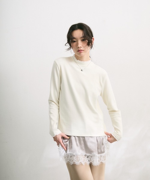 Lutim by u(ルチバイユー)の「レースフリルハイネックトップス(Tシャツ/カットソー・レディース・アイボリー/ブラック/チャコールグレー・FREE)」の4枚目の写真
