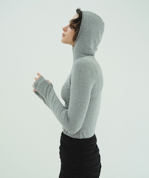 CLANE(クラネ)の「SOFT HOODED HIGH NECK TOPS(Tシャツ/カットソー・レディース・グレー/ホワイト・F)」の2枚目の写真