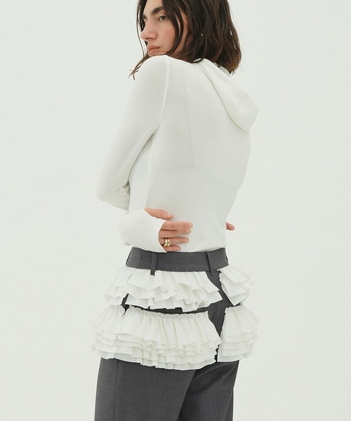 CLANE(クラネ)の「SOFT HOODED HIGH NECK TOPS(Tシャツ/カットソー・レディース・グレー/ホワイト・F)」の4枚目の写真