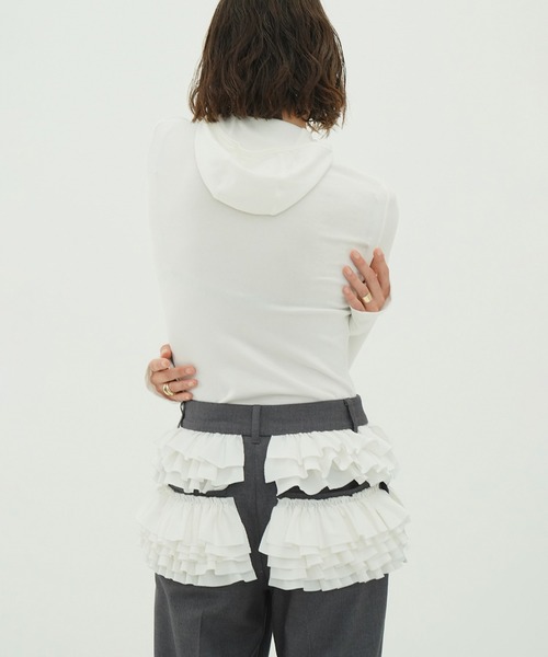 CLANE(クラネ)の「SOFT HOODED HIGH NECK TOPS(Tシャツ/カットソー・レディース・グレー/ホワイト・F)」の6枚目の写真