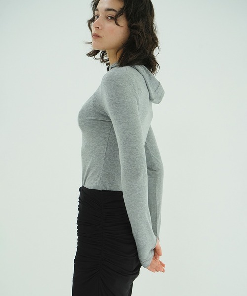 CLANE(クラネ)の「SOFT HOODED HIGH NECK TOPS(Tシャツ/カットソー・レディース・グレー/ホワイト・F)」の11枚目の写真