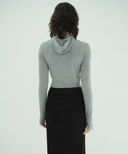 CLANE(クラネ)の「SOFT HOODED HIGH NECK TOPS(Tシャツ/カットソー・レディース・グレー/ホワイト・F)」の12枚目の写真