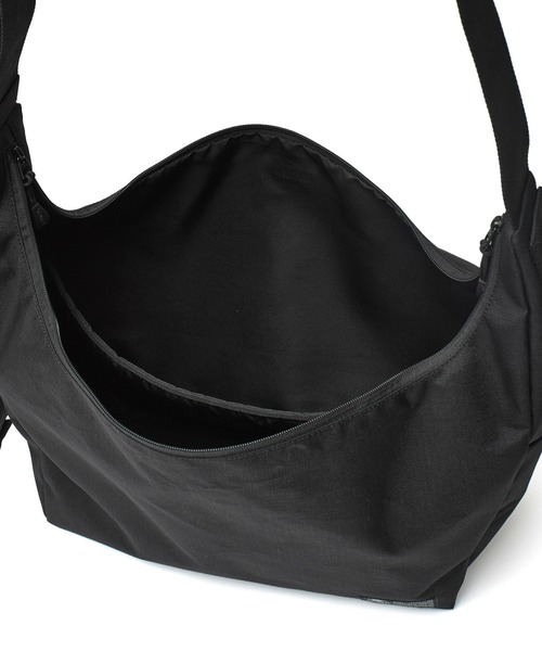 X-girl（エックスガール）の「FACE LABEL MESSENGER BAG（ショルダーバッグ・レディース・グレー/ブラック・ONE SIZE）」の11枚目の写真