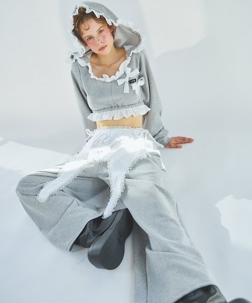 lilLilly（リルリリー）の「フリルスウェットパーカー（パーカー・レディース・ホワイト/ブラック/グレー・FREE）」の16枚目の写真
