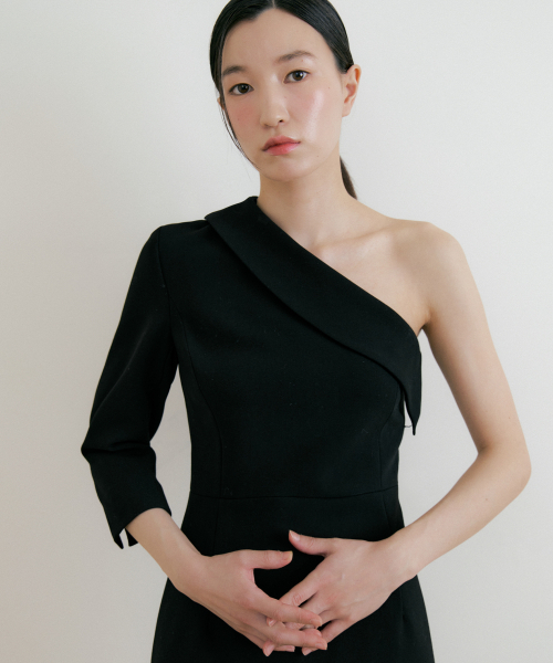 LUCIR ZU(ルシールズ)の「One shoulder Callar One-piece (black)(ワンピース・レディース・その他・M/S)」の2枚目の写真