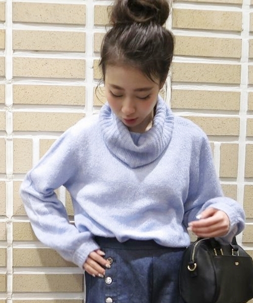 Chico（チコ）の「【who's who Chico】ふわふわオフタートルニット（ニット/セーター・レディース・ホワイト/ピンクベージュ/グレー/ブルー・FREE）」の3枚目の写真