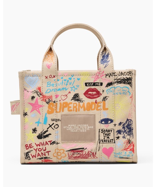 MARC JACOBS(マークジェイコブス)の「PUNK SCRIBBLE CANVAS TOTE BAG SMALL/ザ パンク スクリブル キャンバス スモール トート バッグ(トートバッグ・レディース・ベージュ系その他・ONE SIZE)」の3枚目の写真