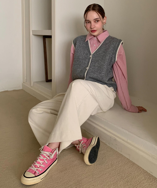 VASCARA(バスカラ)の「Line Color Block Embroidered Knit Vest (3colors)(ベスト・レディース・グレー/ホワイト/ベージュ・FREE)」の4枚目の写真