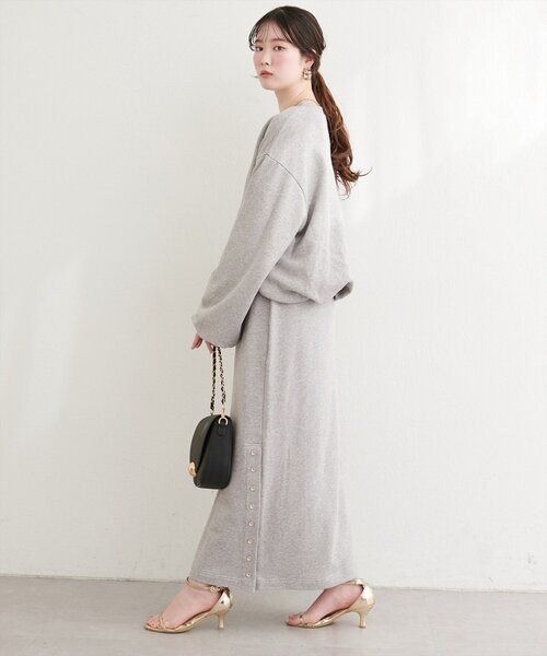 natural couture(ナチュラルクチュール)の「スリット釦ナロースカート(スカート・レディース・ベージュ/チャコールグレー/グレー・FREE)」の6枚目の写真