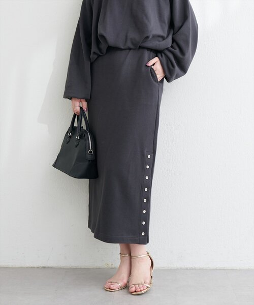 natural couture(ナチュラルクチュール)の「スリット釦ナロースカート(スカート・レディース・ベージュ/チャコールグレー/グレー・FREE)」の10枚目の写真
