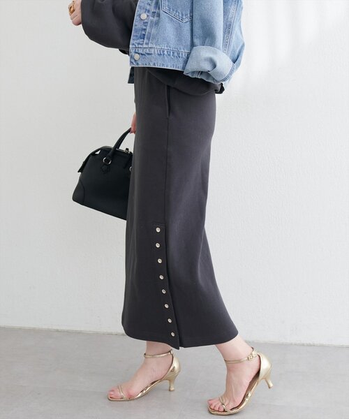 natural couture(ナチュラルクチュール)の「スリット釦ナロースカート(スカート・レディース・ベージュ/チャコールグレー/グレー・FREE)」の15枚目の写真