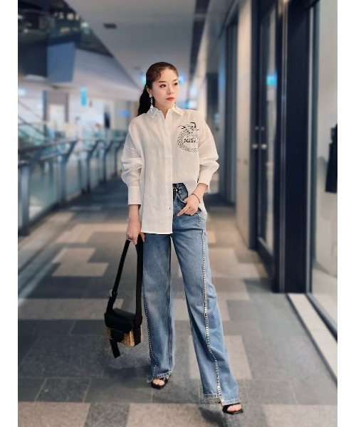 ALLSAINTS(オールセインツ)の「FRANKIE LOOSE FIT STUD DENIM JEANS | FRANKIE ルーズ フィット スタッド デニム ジーンズ(デニムパンツ・レディース・インディゴブルー・25/24/27/26)」の11枚目の写真