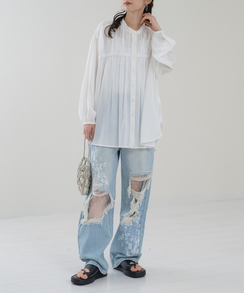 refinedworks（リファインドワークス）の「【refinedworks】胸元 の シャーリング が映える シアーブラウス（シャツ/ブラウス・レディース・ピンク/ライトブルー/オフホワイト・FREE）」の7枚目の写真