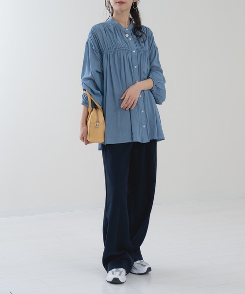 refinedworks（リファインドワークス）の「【refinedworks】胸元 の シャーリング が映える シアーブラウス（シャツ/ブラウス・レディース・ピンク/ライトブルー/オフホワイト・FREE）」の9枚目の写真