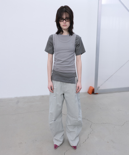 LCDC TM（エルシーディーシーティーエム）の「DISTRESSED CURVED PANTS (LIGHT GREY)（その他パンツ・レディース・その他・SMALL/MEDIUM）」の3枚目の写真