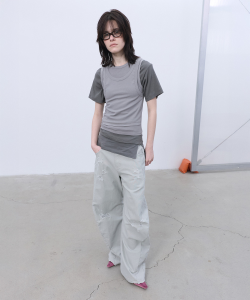 LCDC TM（エルシーディーシーティーエム）の「DISTRESSED CURVED PANTS (LIGHT GREY)（その他パンツ・レディース・その他・SMALL/MEDIUM）」の2枚目の写真