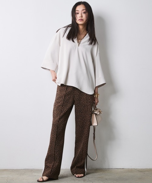 CHIC STYLE(シックスタイル)の「スキッパーブラウス<大きいサイズ有>シックスタイル(シャツ/ブラウス・レディース・アイボリー系/ブラック/モカ/ネイビー系・LL/3L/4L/5L/M/L)」の5枚目の写真