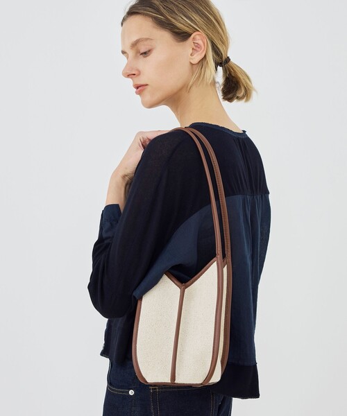 HEREU(ヘリュー)の「HEREU CALELLA BUCKET CANVAS バッグ(ショルダーバッグ・レディース・ライトベージュ・FREE)」の2枚目の写真