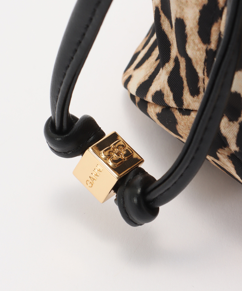 U by SPICK&SPAN(ユーバイスピックアンドスパン)の「GANNI / ガニー Pouch Printed Nylon(クラッチバッグ・レディース・ブラック/ブラウン・FREE)」の9枚目の写真