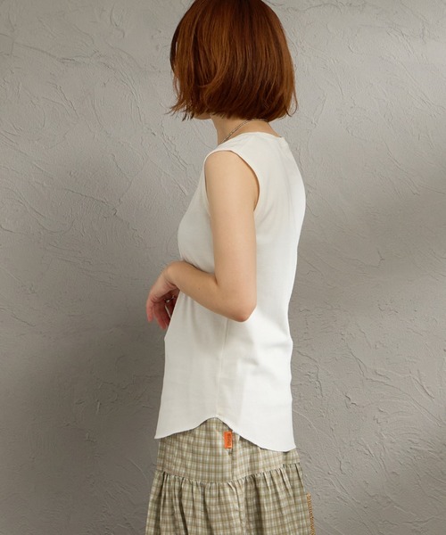 HANES（ヘインズ）の「[HANES/ヘインズ] ノースリーブTシャツ（タンクトップ・レディース・オフホワイト/ブラック・F）」の10枚目の写真