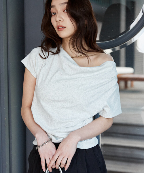 PUBLUX(パブリュクス)の「PUBLUX/パブリュクス 2WAY ドレープ Tシャツ 限定展開(Tシャツ/カットソー・レディース・ホワイト/ブラック/レッド/ライトグレー・フリ-)」の4枚目の写真