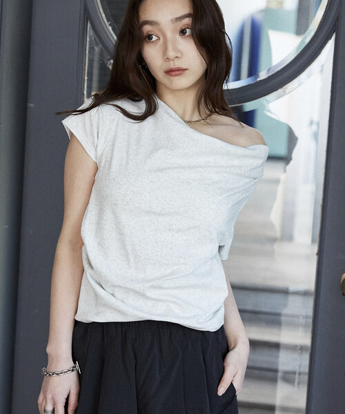 PUBLUX(パブリュクス)の「PUBLUX/パブリュクス 2WAY ドレープ Tシャツ 限定展開(Tシャツ/カットソー・レディース・ホワイト/ブラック/レッド/ライトグレー・フリ-)」の5枚目の写真