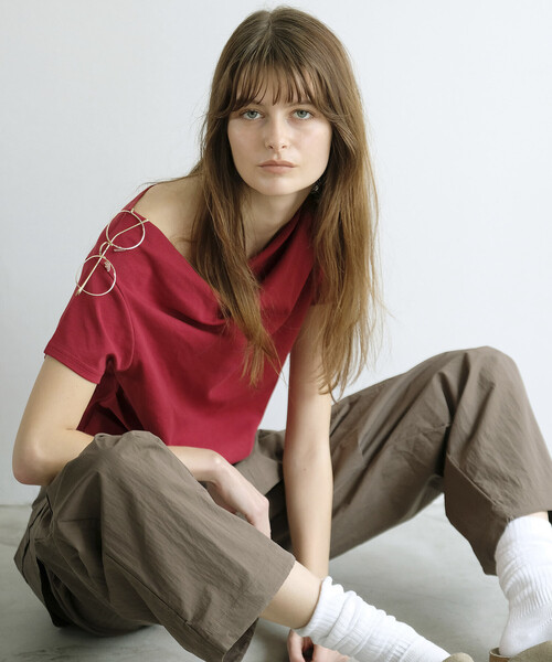 PUBLUX(パブリュクス)の「PUBLUX/パブリュクス 2WAY ドレープ Tシャツ 限定展開(Tシャツ/カットソー・レディース・ホワイト/ブラック/レッド/ライトグレー・フリ-)」の13枚目の写真