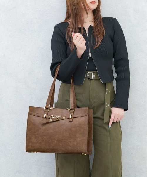 MURUA(ムルーア)の「【MURUA/ムルーア】 BELT SERIES ゴールドチェーン付きトートバッグ(トートバッグ・レディース・ブラウン/ブラック/アイボリー・FREE)」の3枚目の写真