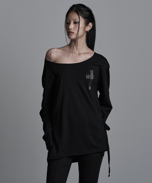 as you are(アズユーアー)の「クロスラインオフショルダーティーシャツブラック(Tシャツ/カットソー・レディース・その他・OS)」の1枚目の写真