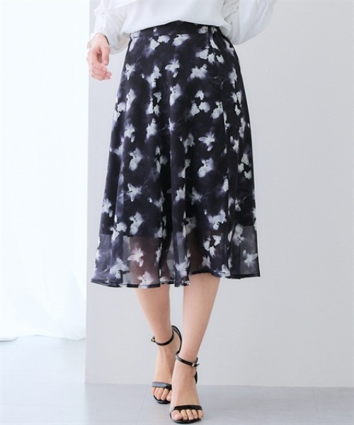 7days Life Styling（セブンデイズライフスタイリング）の「水彩フラワー柄フレアスカート（スカート・レディース・ブラック系/ホワイト系・3L/LL/L/M/4L）」の2枚目の写真