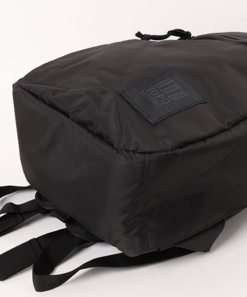 TOPO DESIGNS(トポデザインズ)の「日常にちょうどいいサイズ感【TOPO DESIGNS】LIGHT PACK(バックパック/リュック・レディース・ブルー/ブラック/オレンジ・ONE SIZE)」の5枚目の写真