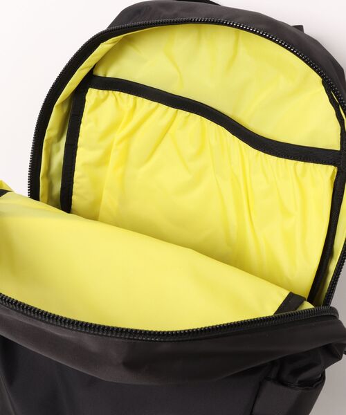 TOPO DESIGNS(トポデザインズ)の「日常にちょうどいいサイズ感【TOPO DESIGNS】LIGHT PACK(バックパック/リュック・レディース・ブルー/ブラック/オレンジ・ONE SIZE)」の6枚目の写真