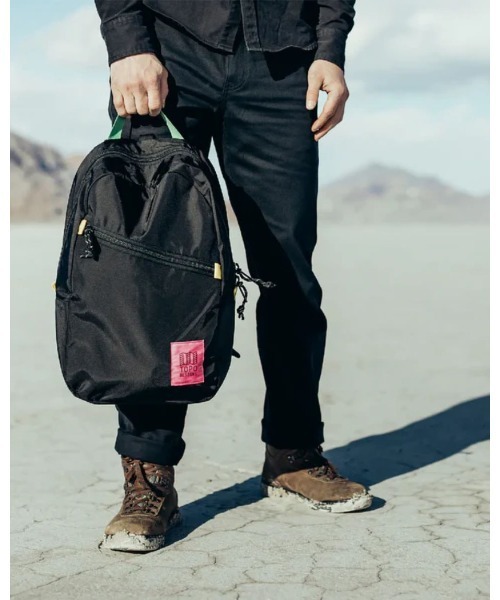 TOPO DESIGNS(トポデザインズ)の「日常にちょうどいいサイズ感【TOPO DESIGNS】LIGHT PACK(バックパック/リュック・レディース・ブルー/ブラック/オレンジ・ONE SIZE)」の8枚目の写真