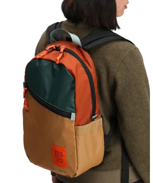 TOPO DESIGNS(トポデザインズ)の「日常にちょうどいいサイズ感【TOPO DESIGNS】LIGHT PACK(バックパック/リュック・レディース・ブルー/ブラック/オレンジ・ONE SIZE)」の9枚目の写真