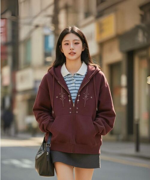 GAKKAI UNIONS(ガッカイユニオンズ)の「スタニング フードジップアップ バーガンディ(パーカー・レディース・その他・SMALL/MEDIUM/LARGE)」の2枚目の写真