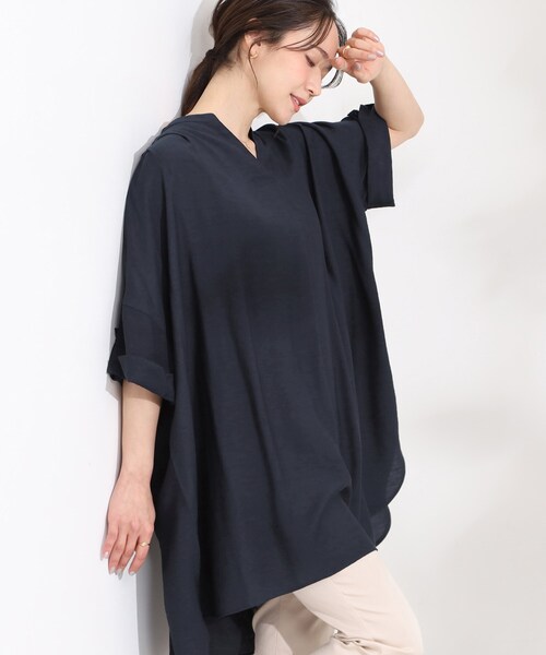 SHOO・LA・RUE（シューラルー）の「【ひんやり/S-LL/洗濯機可】体型カバー叶える 大人のゆるドルマンチュニック（チュニック・レディース・ネイビー/ナチュラル/チャコールグレー/グリーン・04/03/02/01）」の4枚目の写真