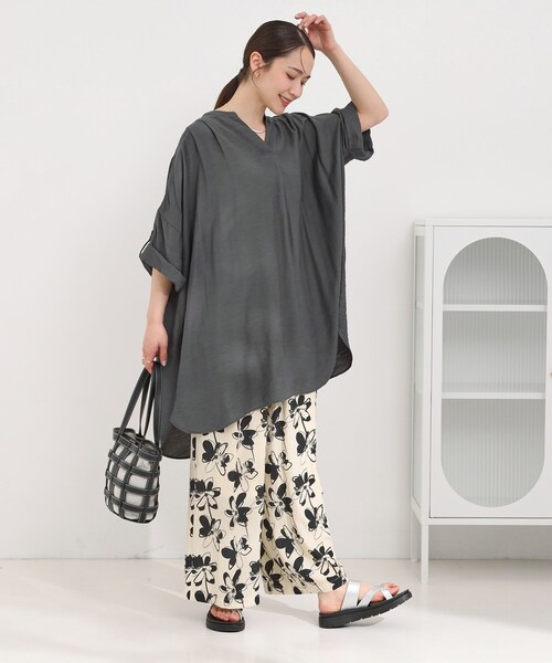 SHOO・LA・RUE（シューラルー）の「【ひんやり/S-LL/洗濯機可】体型カバー叶える 大人のゆるドルマンチュニック（チュニック・レディース・ネイビー/ナチュラル/チャコールグレー/グリーン・04/03/02/01）」の22枚目の写真