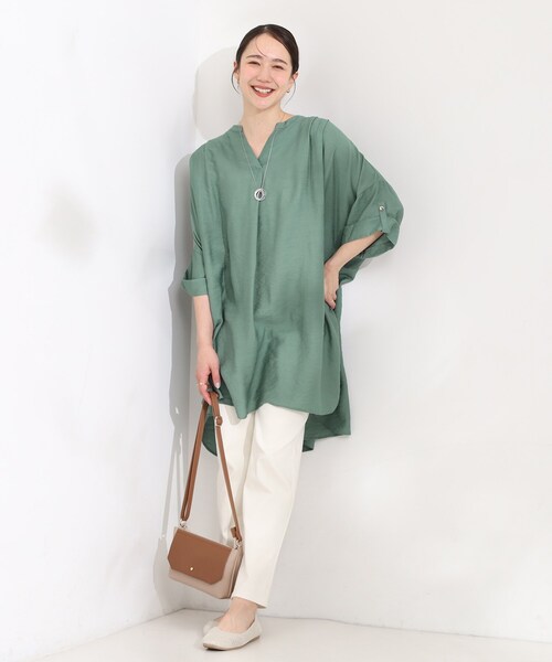 SHOO・LA・RUE（シューラルー）の「【ひんやり/S-LL/洗濯機可】体型カバー叶える 大人のゆるドルマンチュニック（チュニック・レディース・ネイビー/ナチュラル/チャコールグレー/グリーン・04/03/02/01）」の18枚目の写真