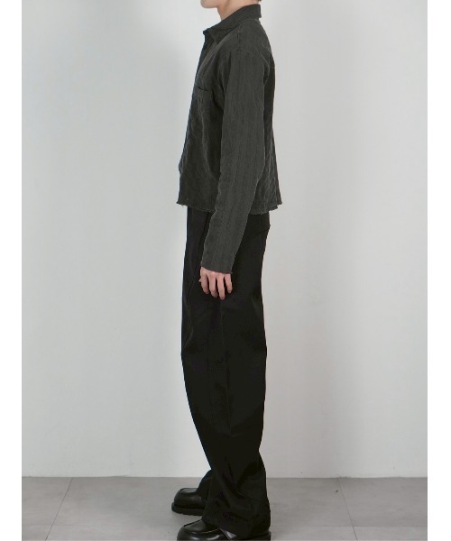 Chikashitsu +(チカシツプラス)の「【Chikashitsu +】pigment cut off shirt / 【チカシツプラス】ピグメントカットオフクロップド長袖シャツ<着用動画あり>(シャツ/ブラウス・メンズ・アイボリー/チャコール・ONE SIZE)」の22枚目の写真