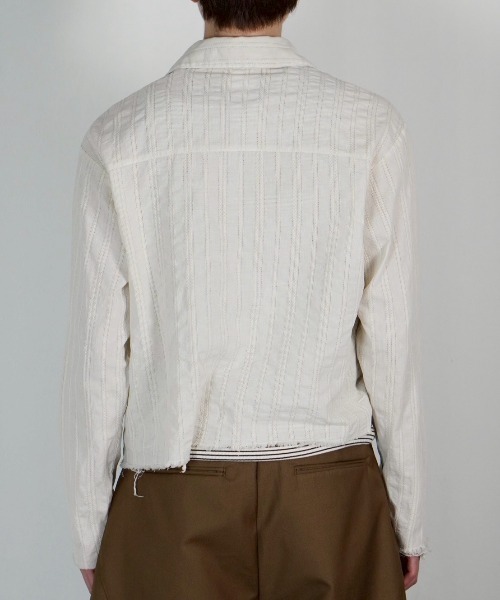 Chikashitsu +(チカシツプラス)の「【Chikashitsu +】pigment cut off shirt / 【チカシツプラス】ピグメントカットオフクロップド長袖シャツ<着用動画あり>(シャツ/ブラウス・メンズ・アイボリー/チャコール・ONE SIZE)」の13枚目の写真