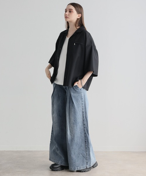ELLUV(エルブ)の「【ELLUV/エルヴ】ドレープTRクロス ジップギミック ショート丈オープンカラーシャツ(シャツ/ブラウス・メンズ・ブラック/ホワイト/ライトブルー・L/M/S)」の16枚目の写真